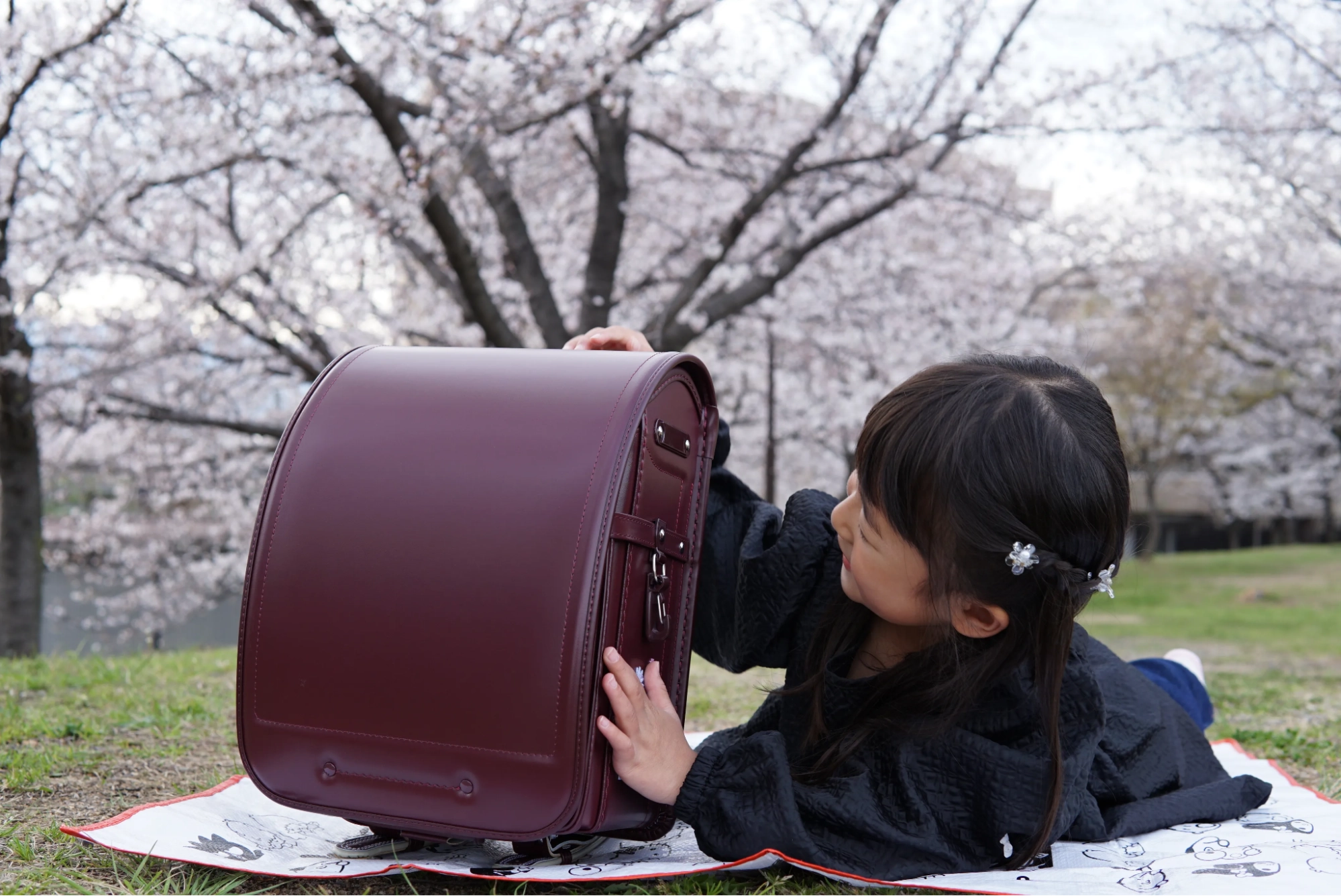 毎朝うれしそうに背負っています